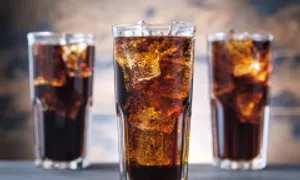 35 viên sỏi trong bàng quang do uống 3 lít nước ngọt mỗi ngày