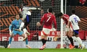 Lyon trở lại Ligue 1 sau hai tuần bị đánh tụt hạng