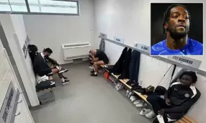Hậu vệ Chelsea hé lộ cảnh bị hắt hủi Hậu vệ Chelsea hé lộ cảnh bị hắt hủi