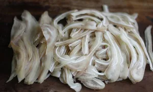Suýt chết sau khi ăn thủ lợn luộc chưa chín