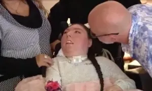 Cô gái 'gần như không não' sống sót kỳ diệu